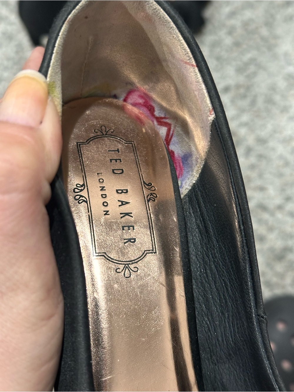 Ted Baker London Black Satin Bow Pumps Heels Rose Gold Pointed Toe 37.5 - Picture 2 of 8